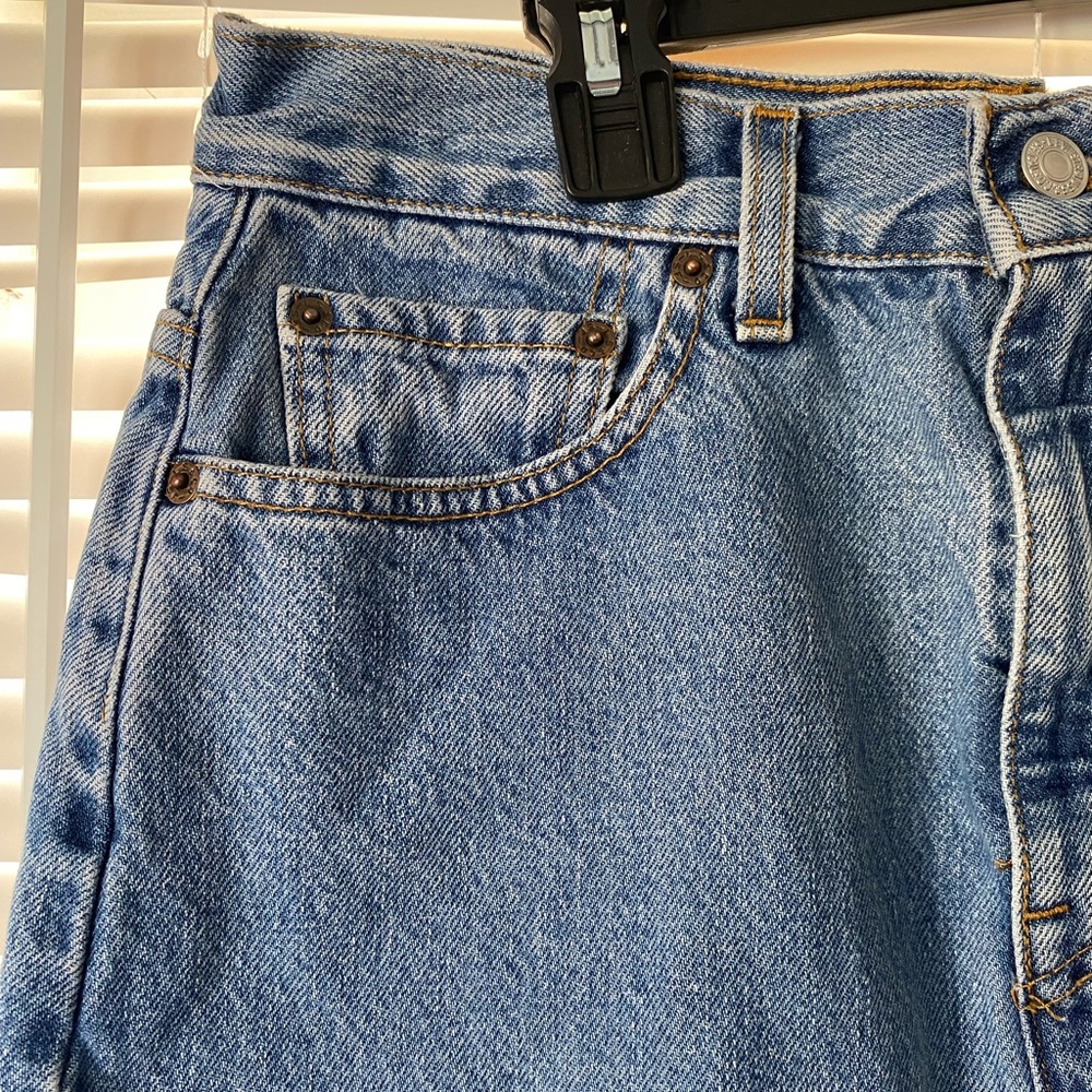 Levi’s Red Tab Vtg Y2K Light Wash Knee Denim Jean Slit Skirt Mom Style Classic 8 - Picture 3 of 9